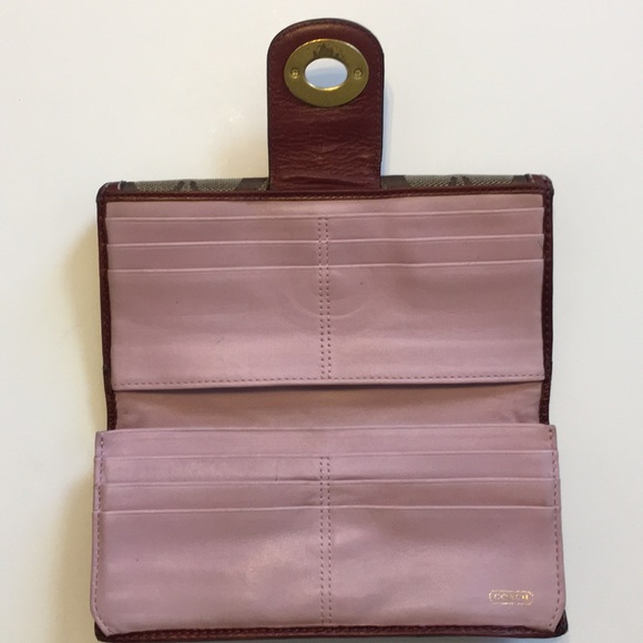 Beautiful Coach Wallet - Picture 3 of 8